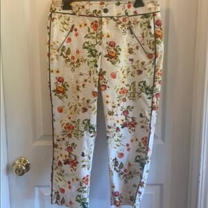 Disney Alice women’s size 4 floral print cropped pants